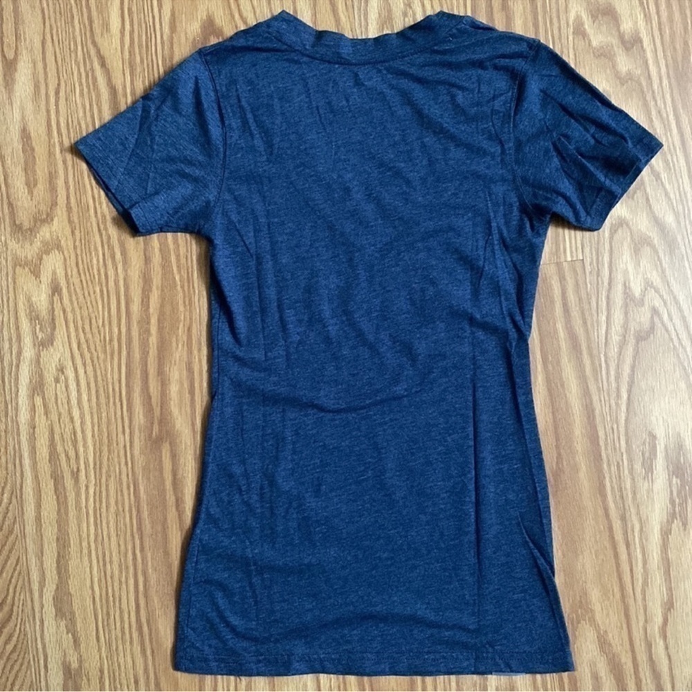 Tacoma Rainiers v-neck tee women’s size Small - Picture 4 of 6